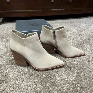 Vince Camuto Golivia Tortilla Tan Ankle Booties 8.5